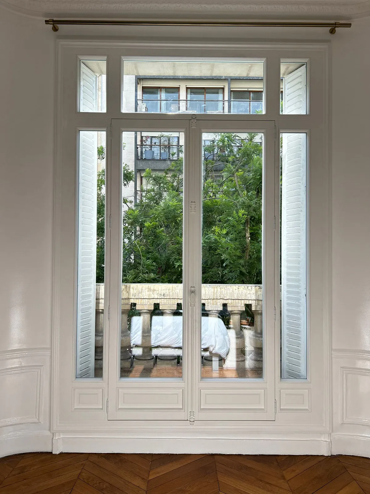 Porte-fenêtre avec imposte et vitrages latéraux